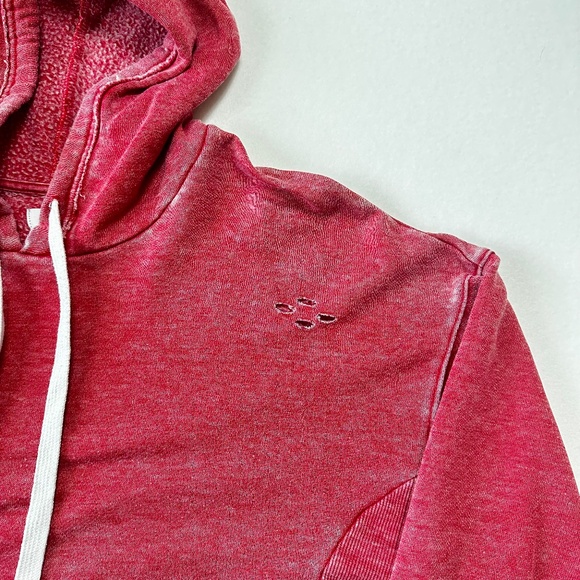 Colsie Women’s Red Distressed Cropped Hoodie Long Sleeve Worn Look Size XL - Picture 2 of 8